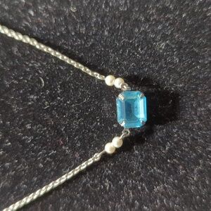 Avon Vintage Aqua Blue Ice Pendant Necklace - Silver Tone
